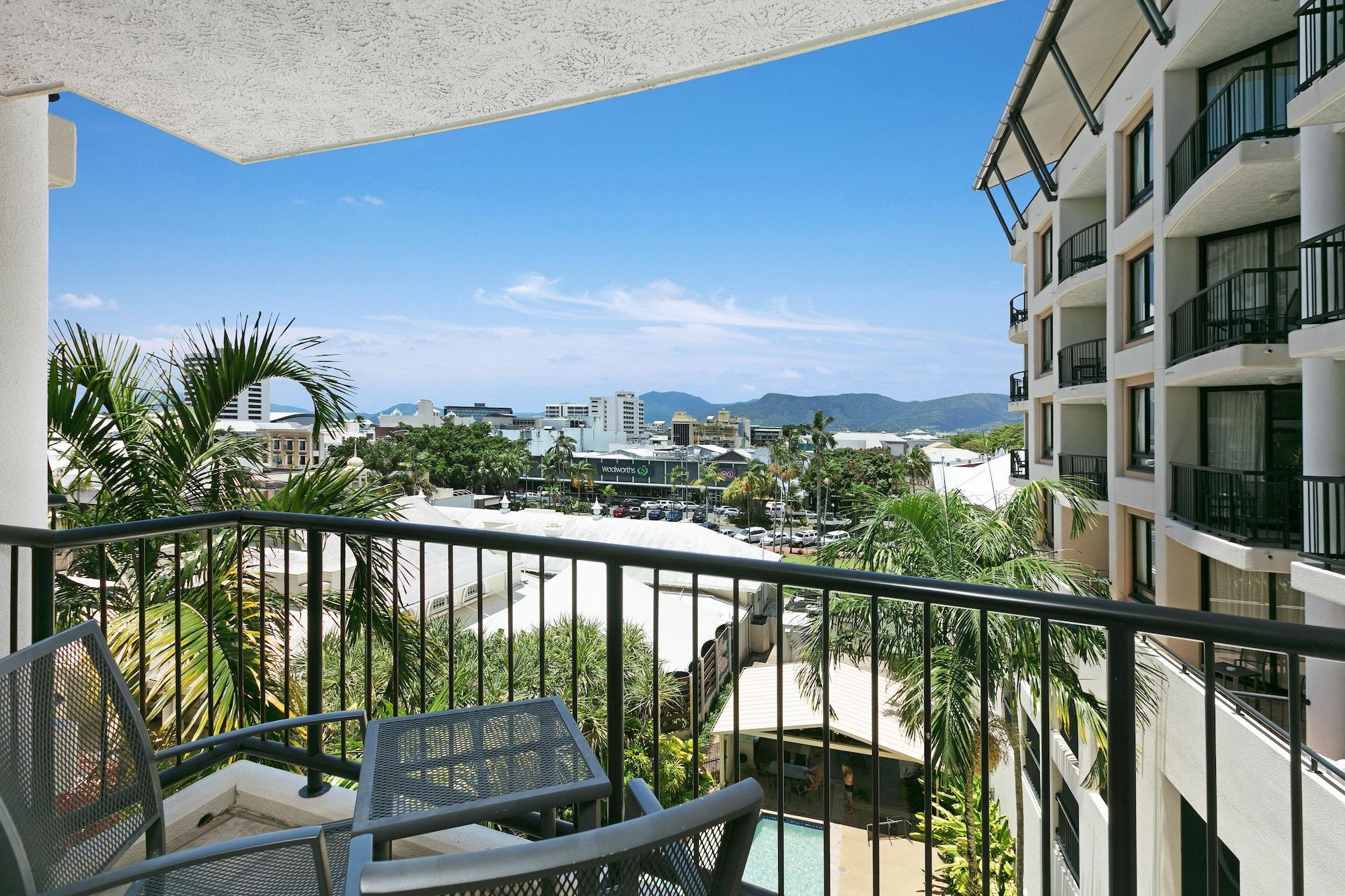 Hotel Mantra Esplanade à Cairns Extérieur photo