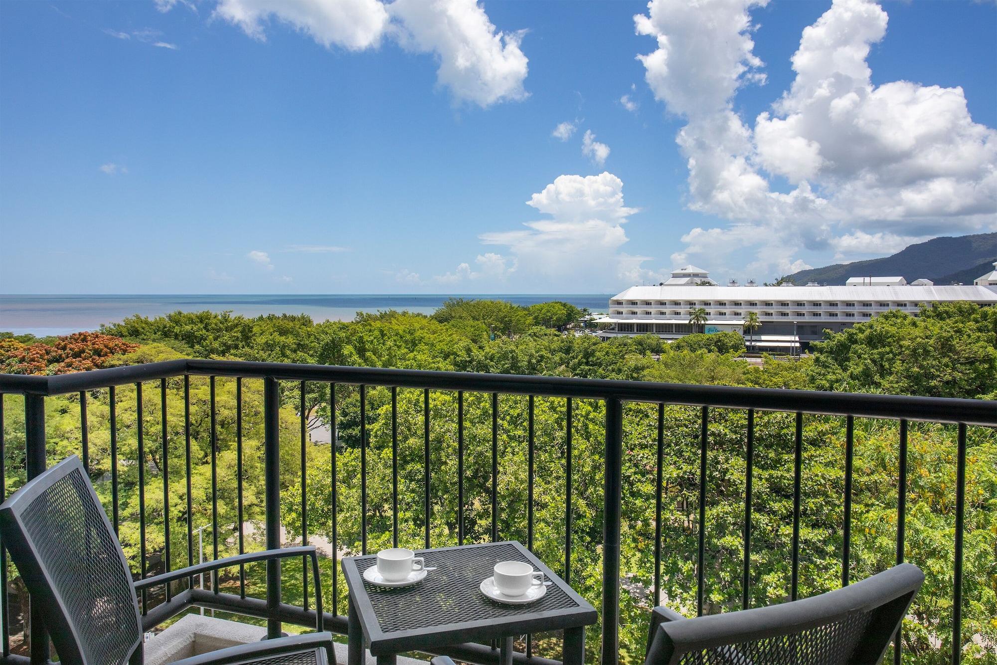 Hotel Mantra Esplanade à Cairns Extérieur photo