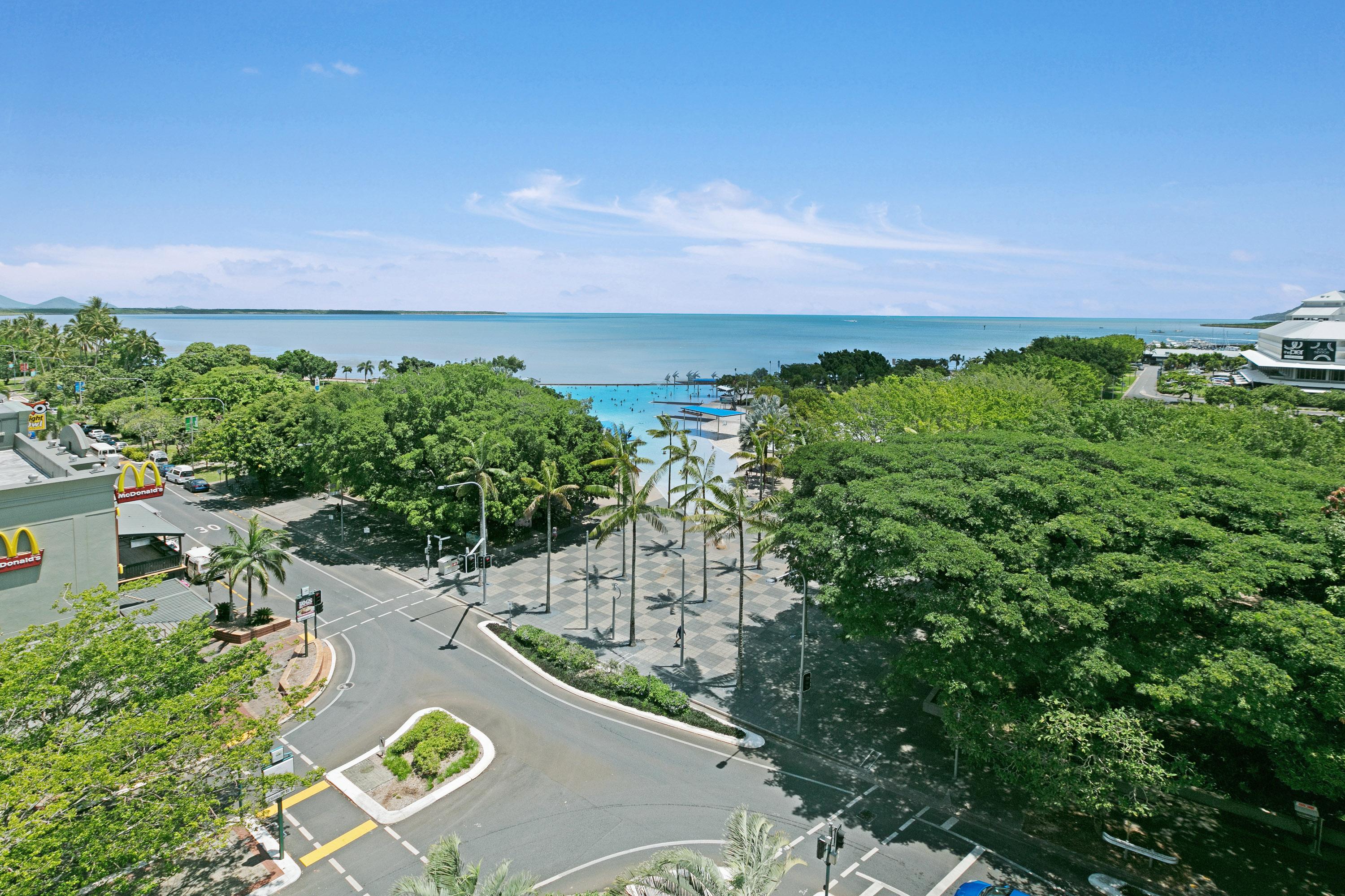 Hotel Mantra Esplanade à Cairns Extérieur photo