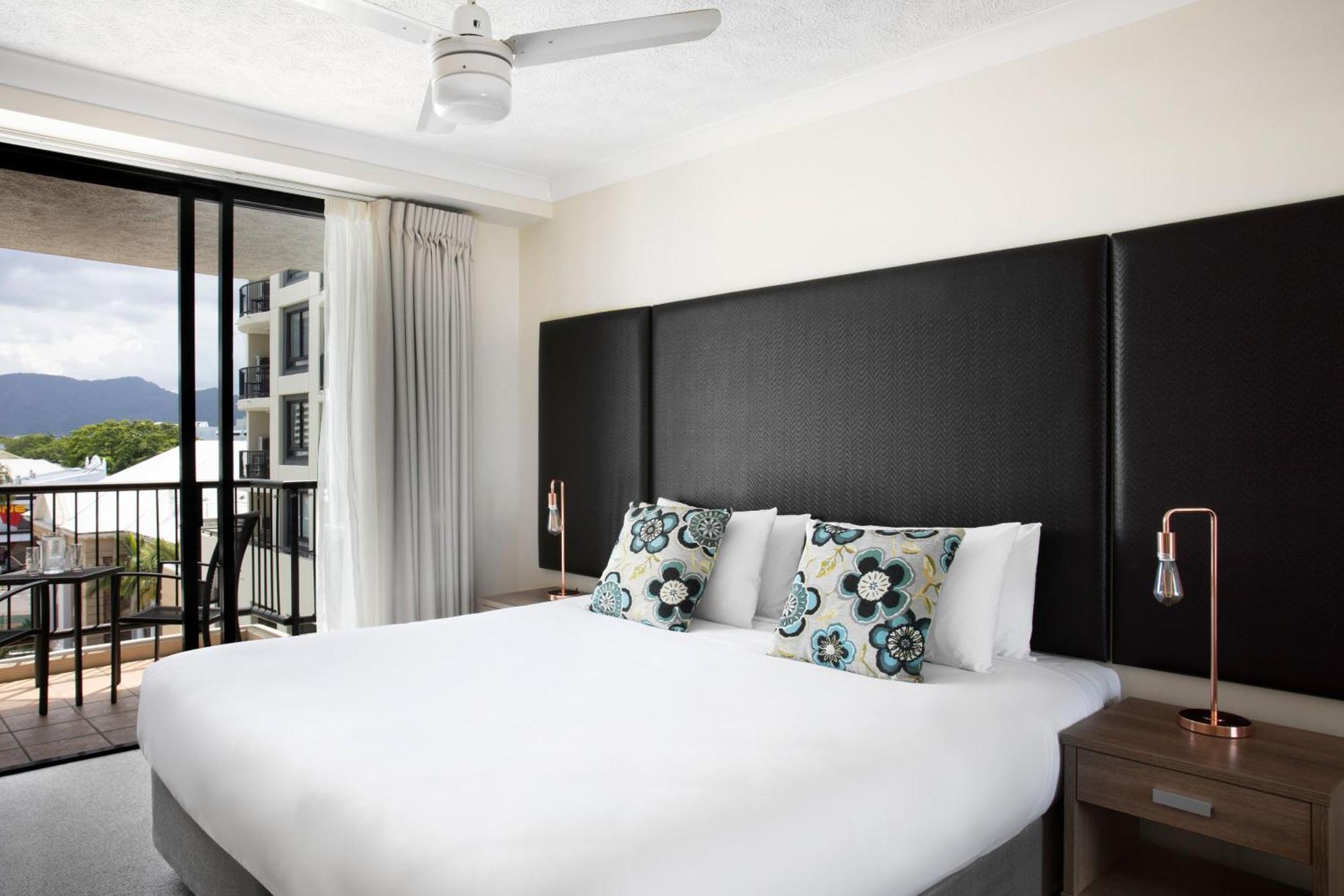 Hotel Mantra Esplanade à Cairns Extérieur photo